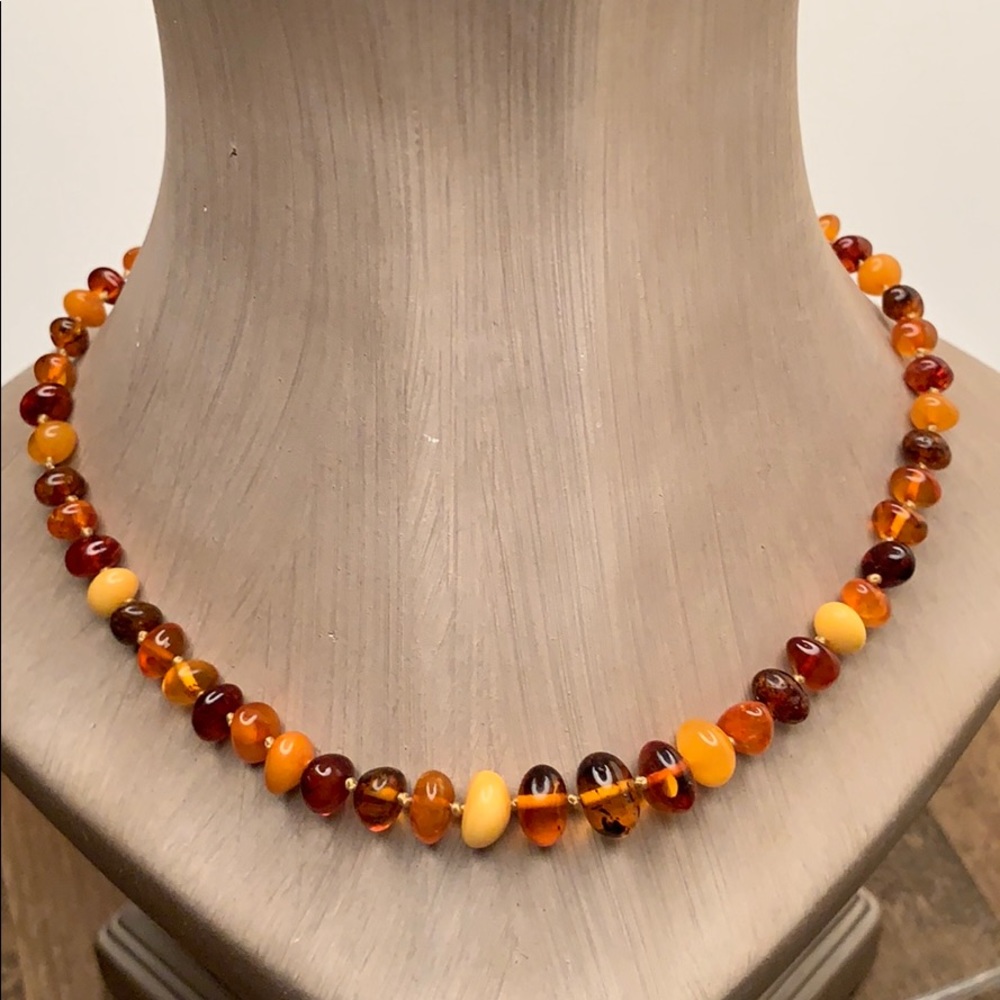 Cute beaded necklace. Great fall colors!